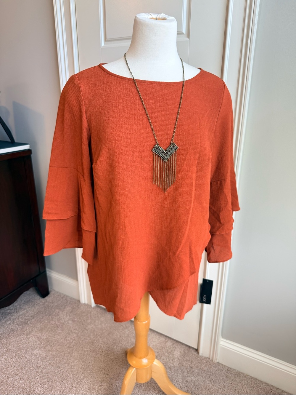 NWT Alyx Textured Tiered Bell-Sleeve Tunic with Necklace | Burnt Orange